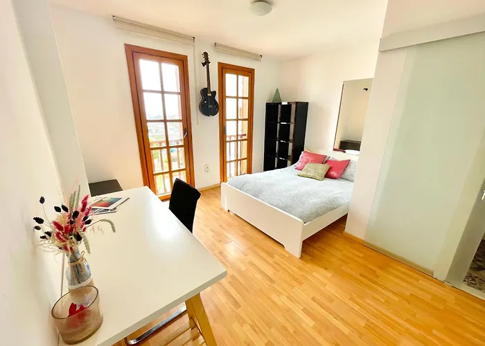 Ensuite Double Room With Sea View In A Shared Apartment In The Centre Of Santa Eularia - Close To The Beach