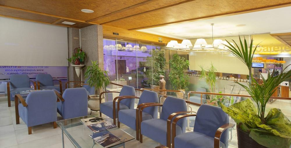 Apartahotel Duquesa Playa Santa Eulalia del Río