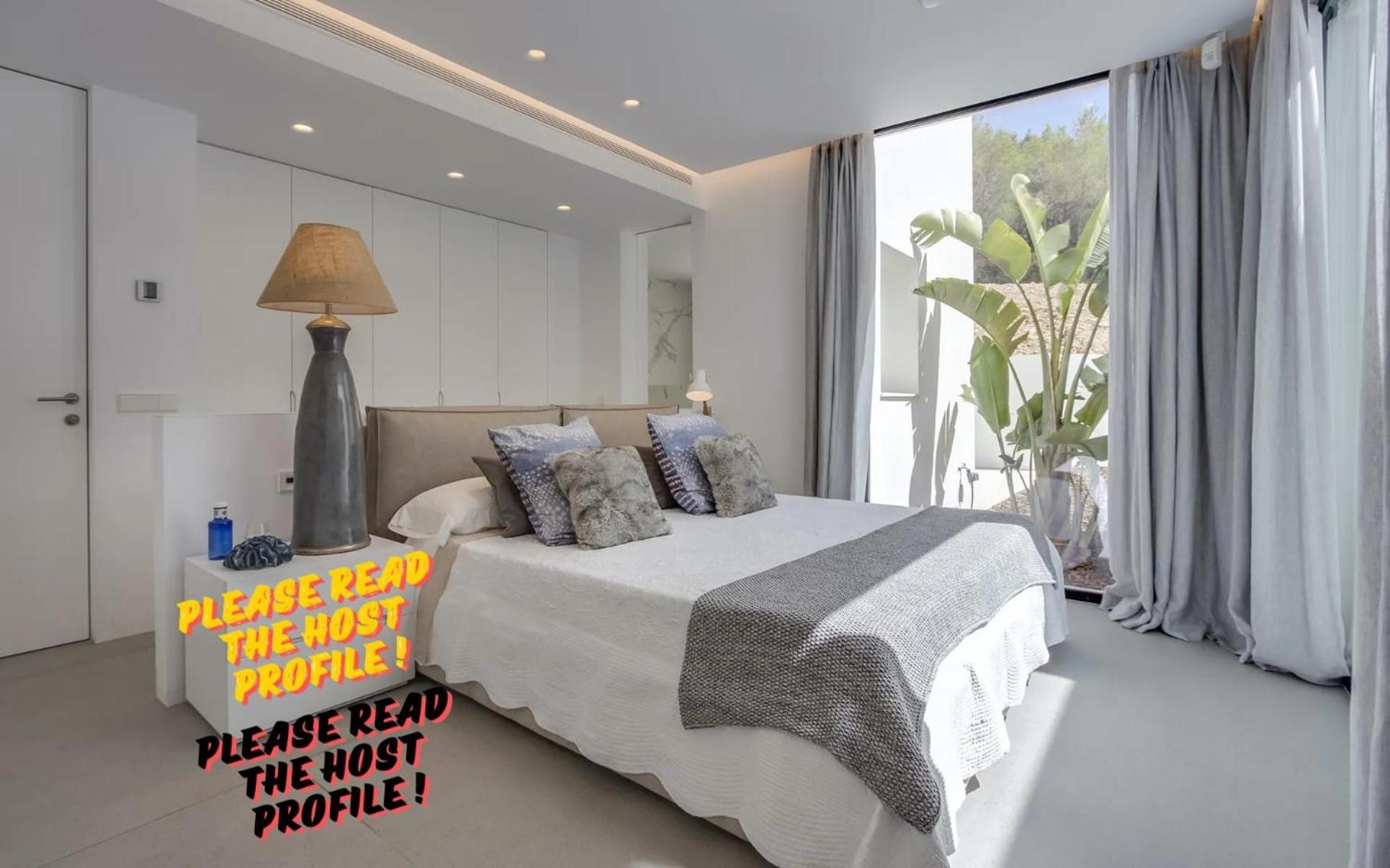 Vakantiehuis Luxxury With Pool Santa Eularia des Riu