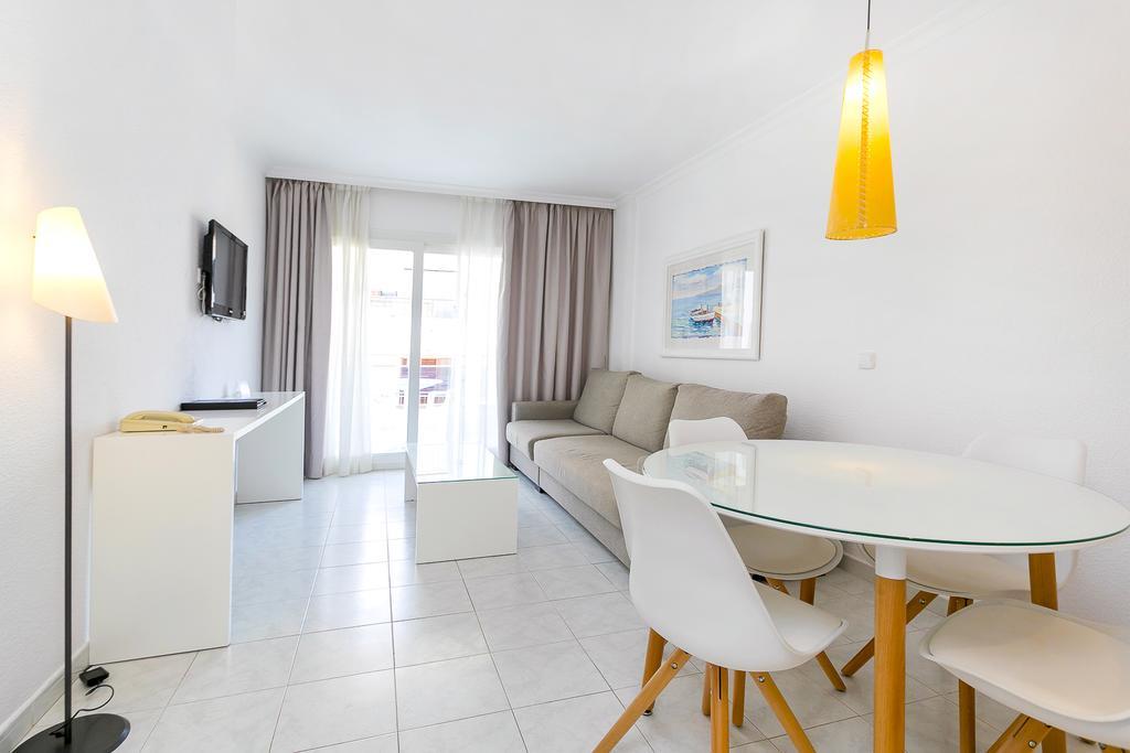 Duquesa Playa Apartahotel Santa Eulalia del Río