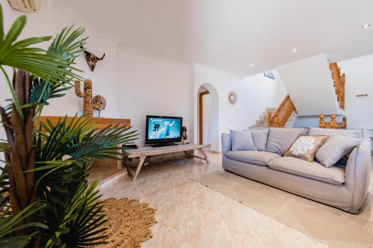 Villa Friends & Family Friendly 5 Bedroom In Jesus Santa Eularia des Riu