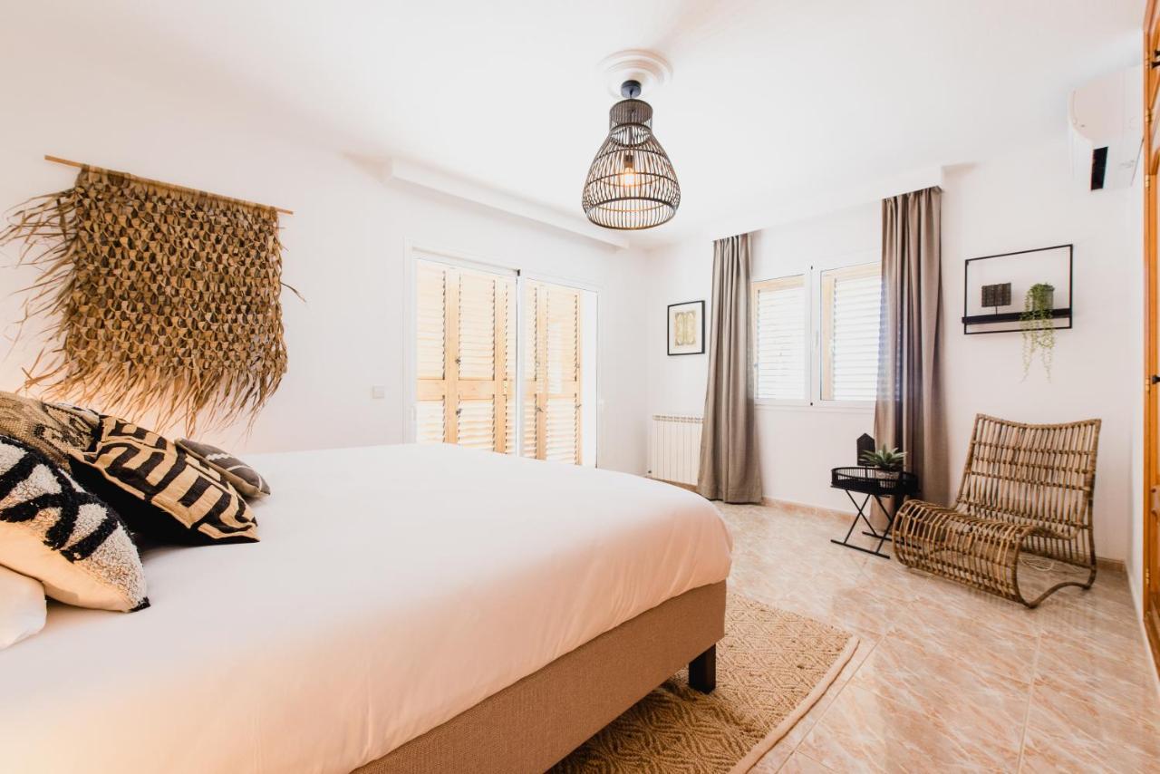 Friends & Family Friendly 5 Bedroom In Jesus * Santa Eularia des Riu