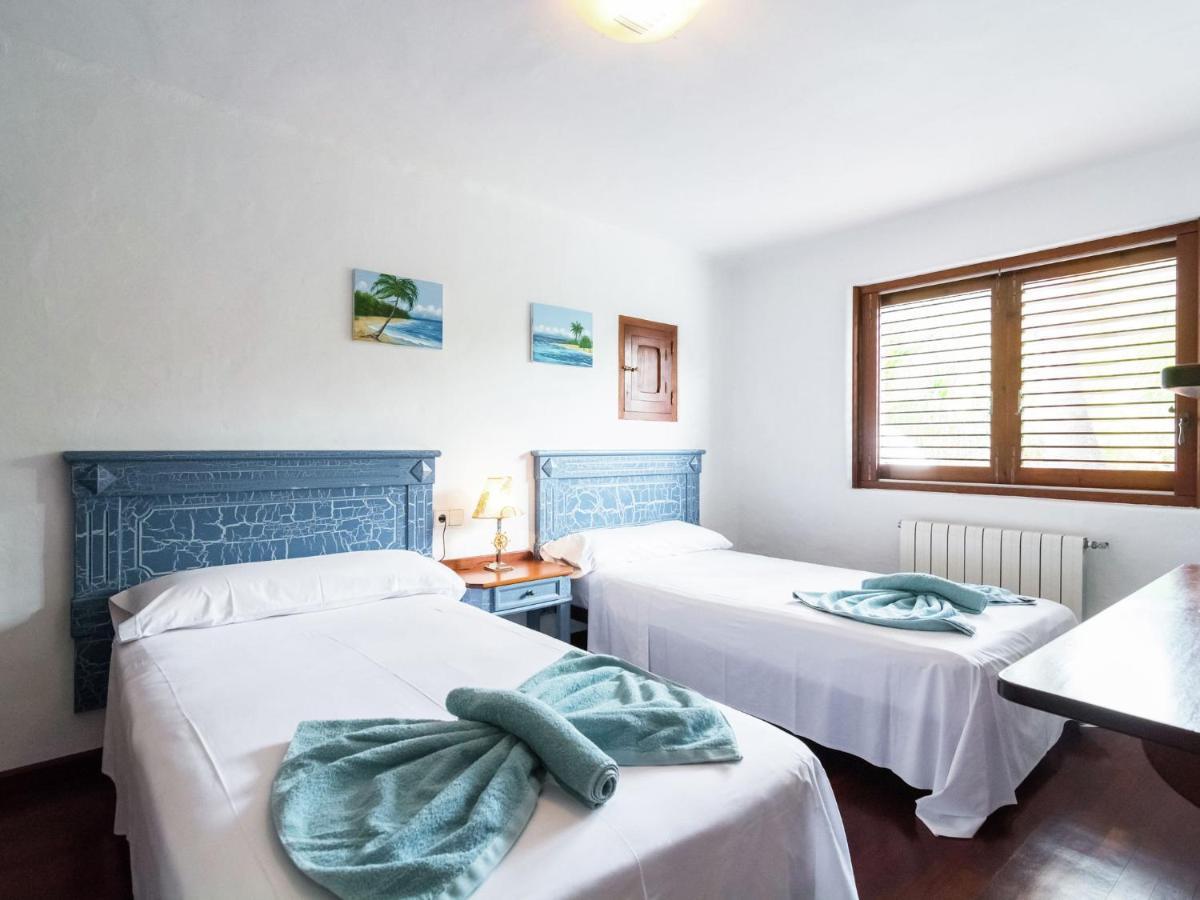 Cozy In With Private Pool * Santa Eularia des Riu