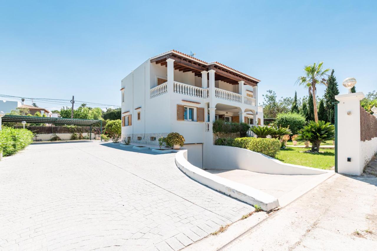 Friends & Family Friendly 5 Bedroom In Jesus Villa Santa Eularia des Riu