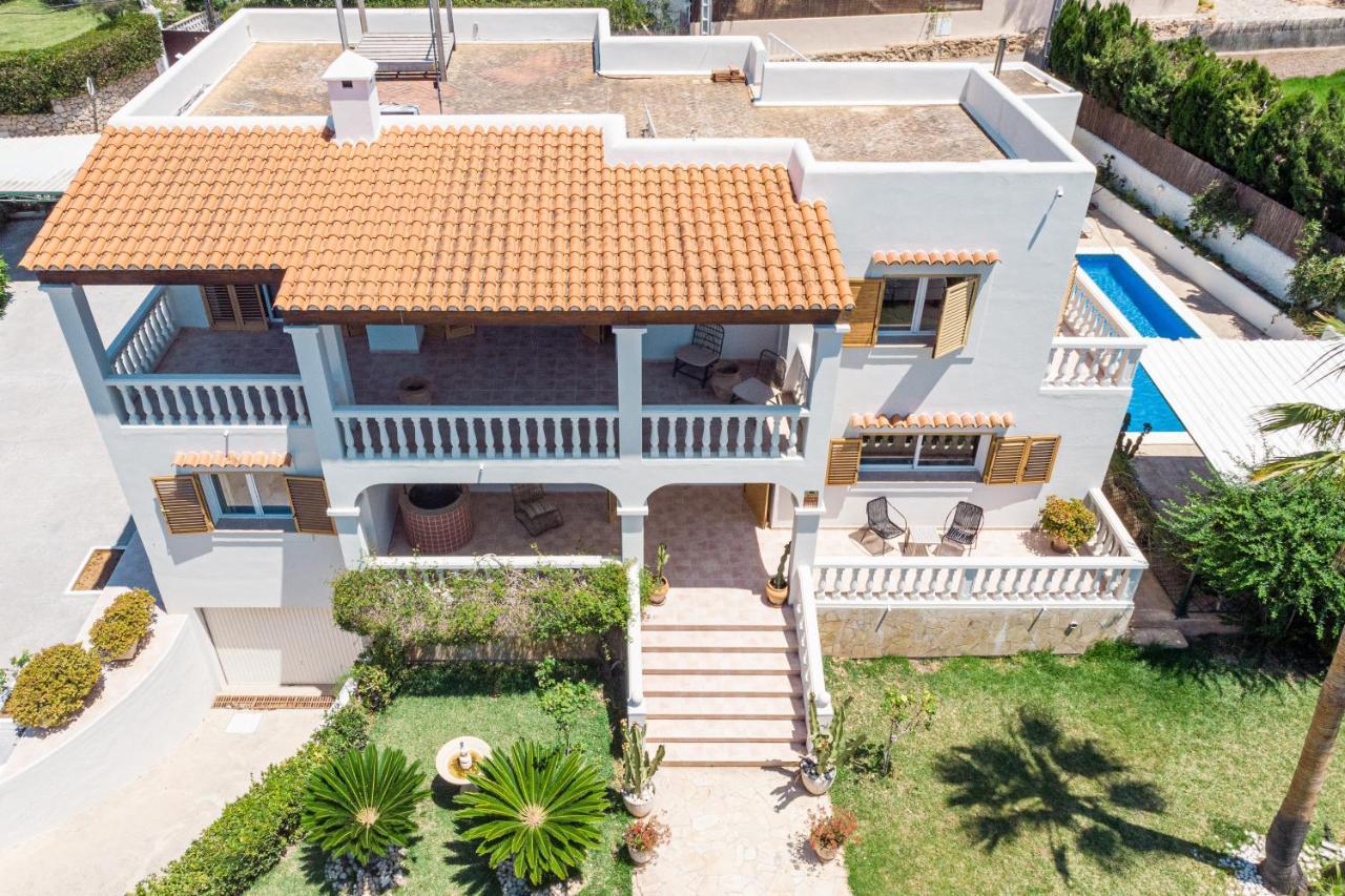 Friends & Family Friendly 5 Bedroom In Jesus Villa Santa Eularia des Riu