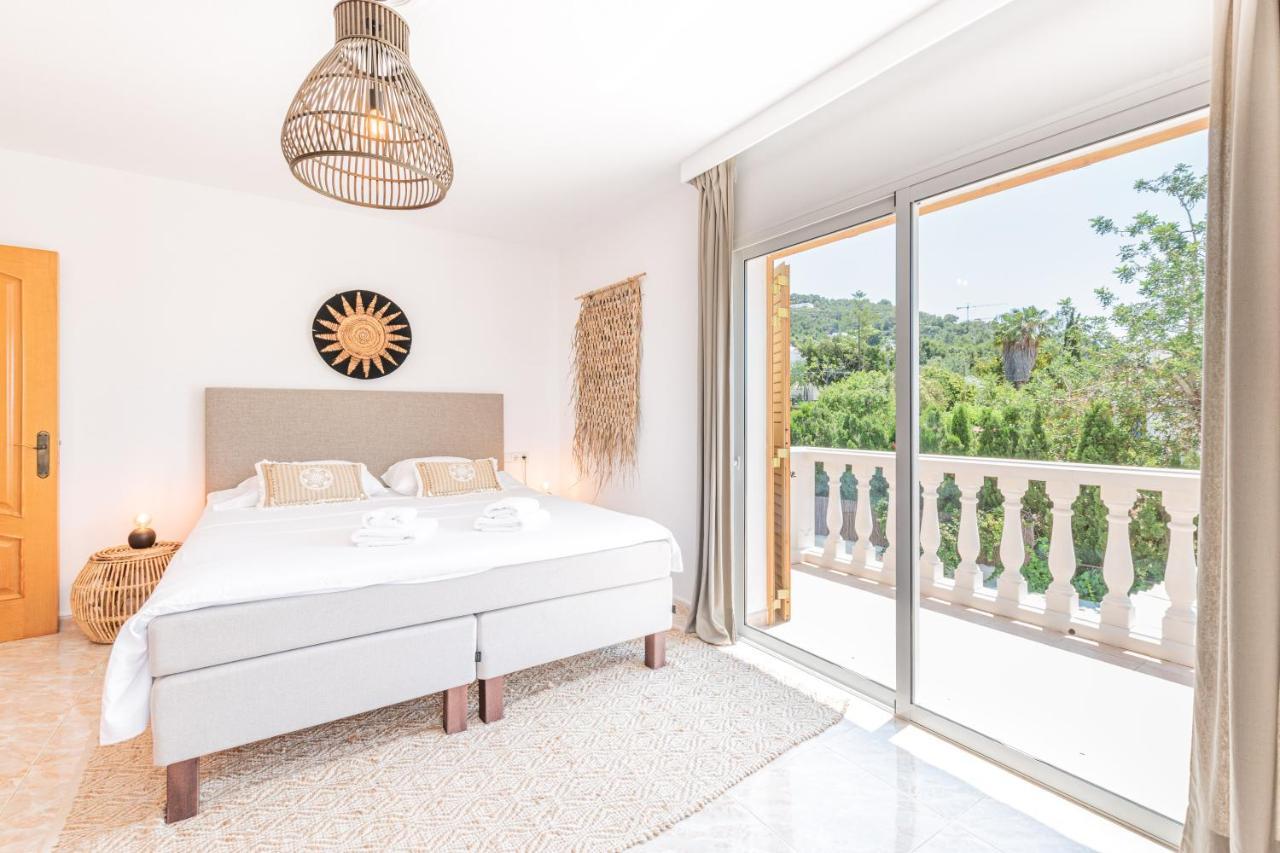 Friends & Family Friendly 5 Bedroom In Jesus * Santa Eularia des Riu