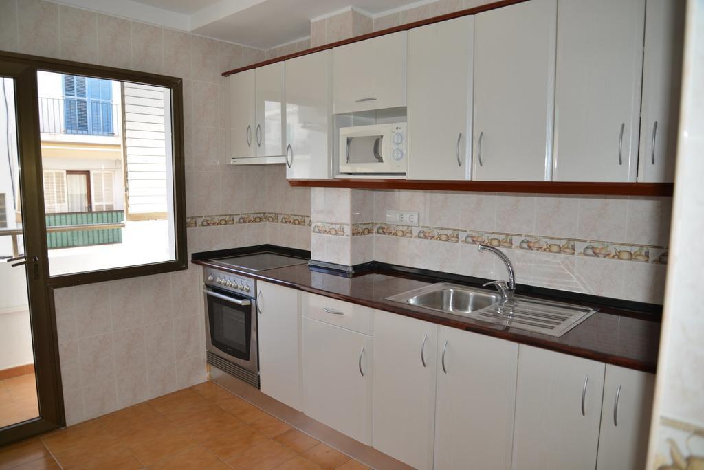 Niko Santa Eularia des Riu