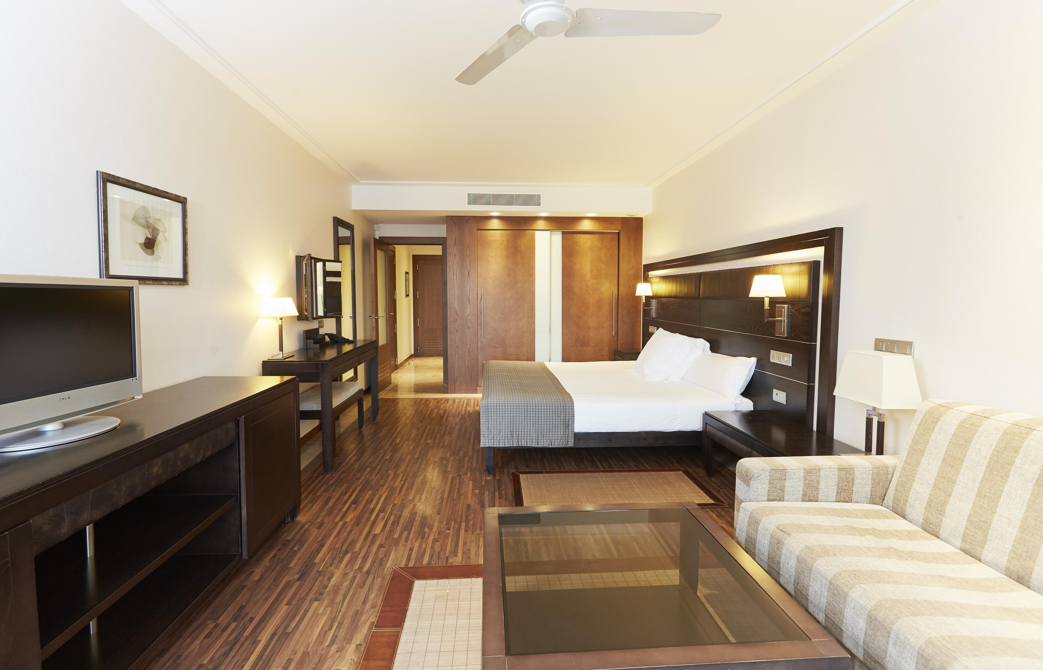 Insotel Fenicia Prestige & Hotel Santa Eularia des Riu