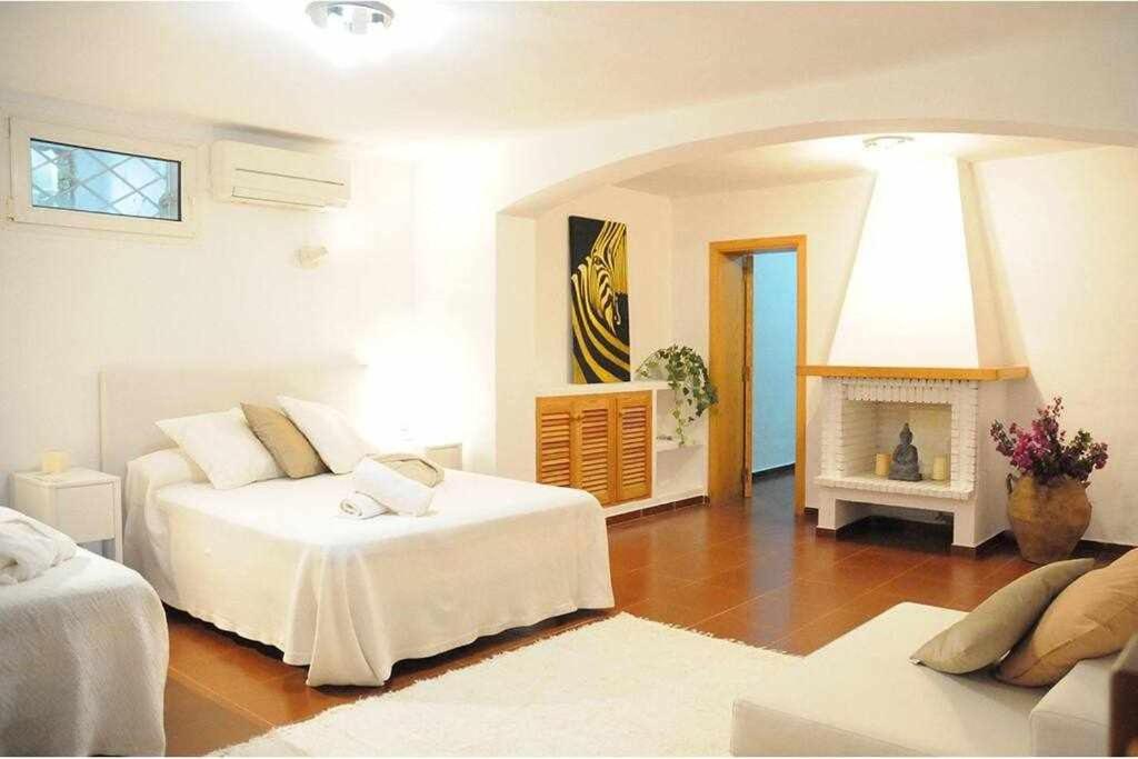 Gorgeous Near Ibiza Centre Villa Santa Eularia des Riu