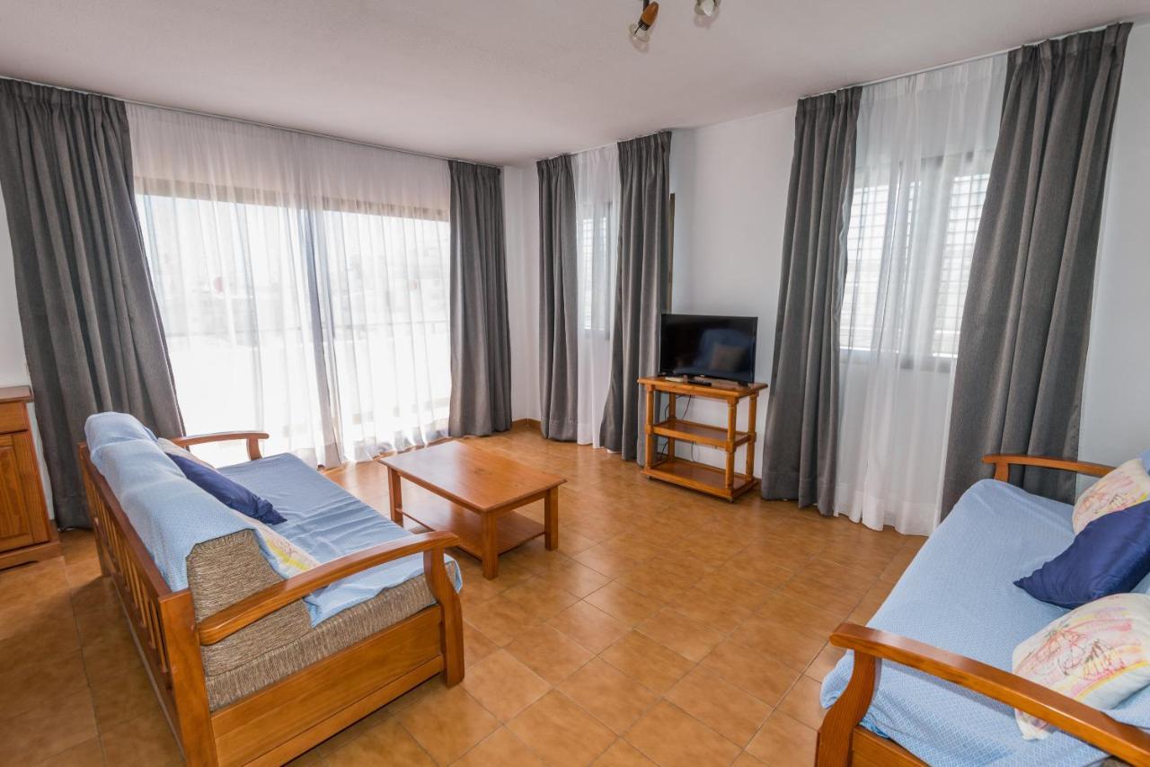 Niko Santa Eularia des Riu