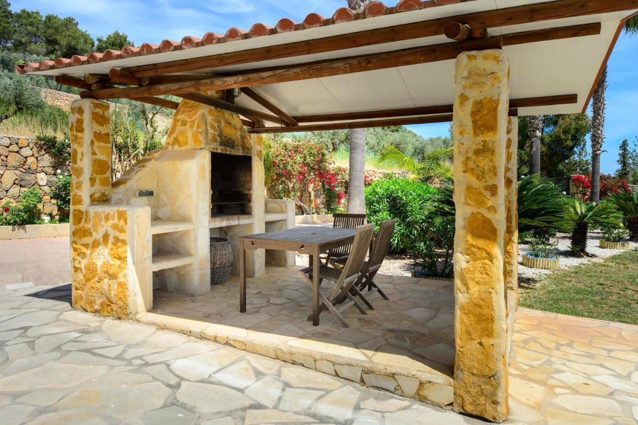 Villa Can Sonrisa - Peaceful And Private With Sea-view And Sport Courts Santa Eularia des Riu
