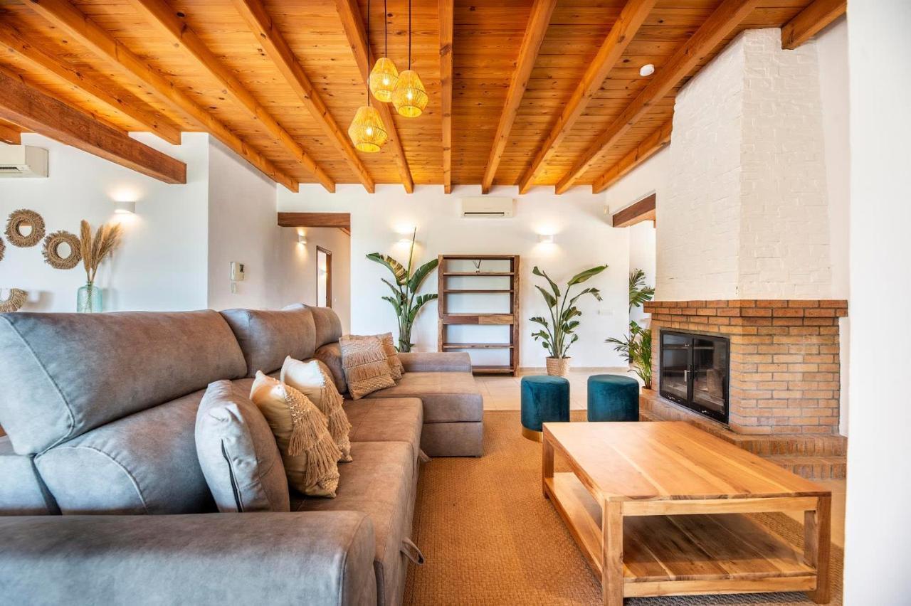 Villa Can Sonrisa - Peaceful And Private With Sea-view And Sport Courts Santa Eularia des Riu