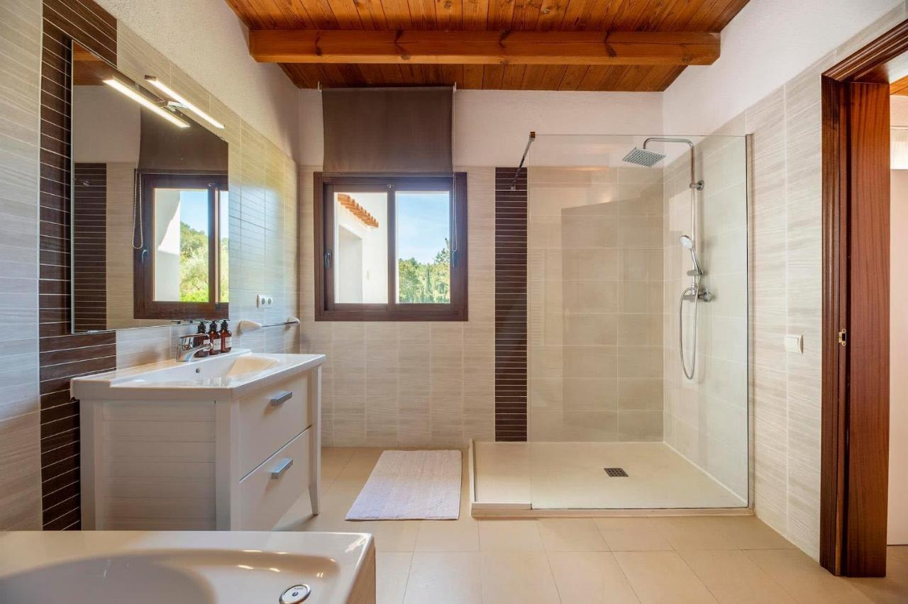 Villa Can Sonrisa - Peaceful And Private With Sea-view And Sport Courts *