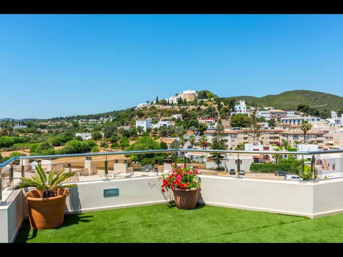 Ibiza, Santa Eulalia Junto Playa Santa Eulària des Riu