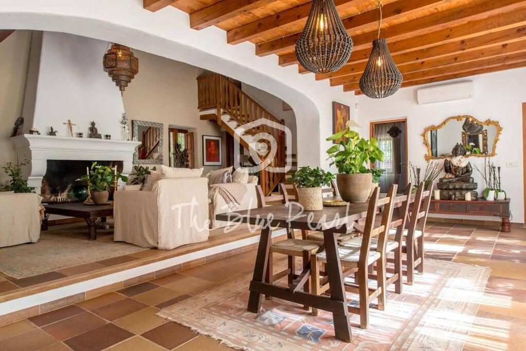 Casona Morna, By The Blue Pearl Santa Eularia des Riu