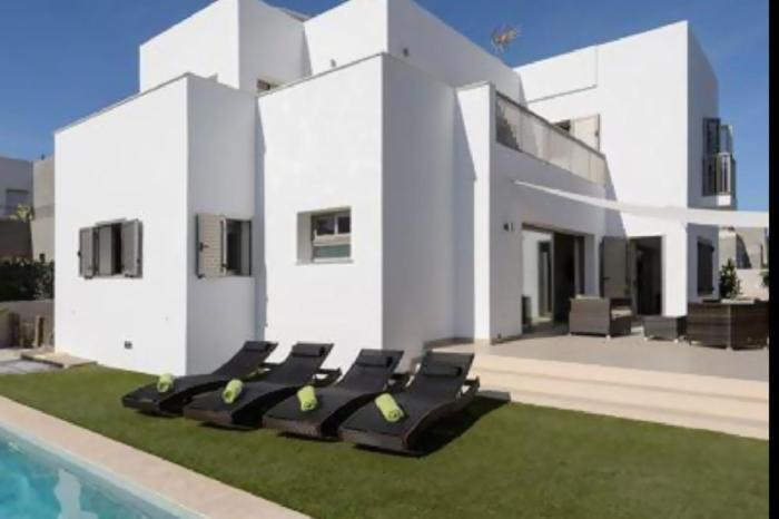 Moderna Casa Con Piscina Privada *