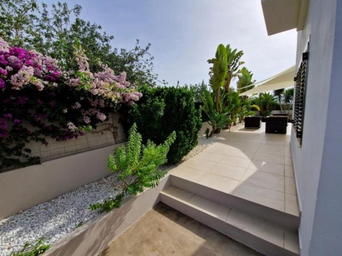 Moderna Casa Con Piscina Privada