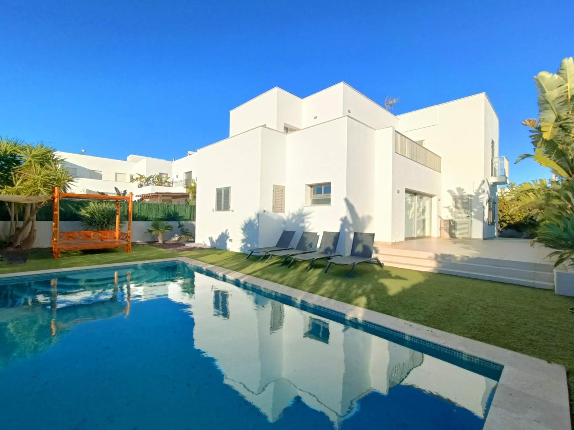 Moderna Casa Con Piscina Privada Holiday home