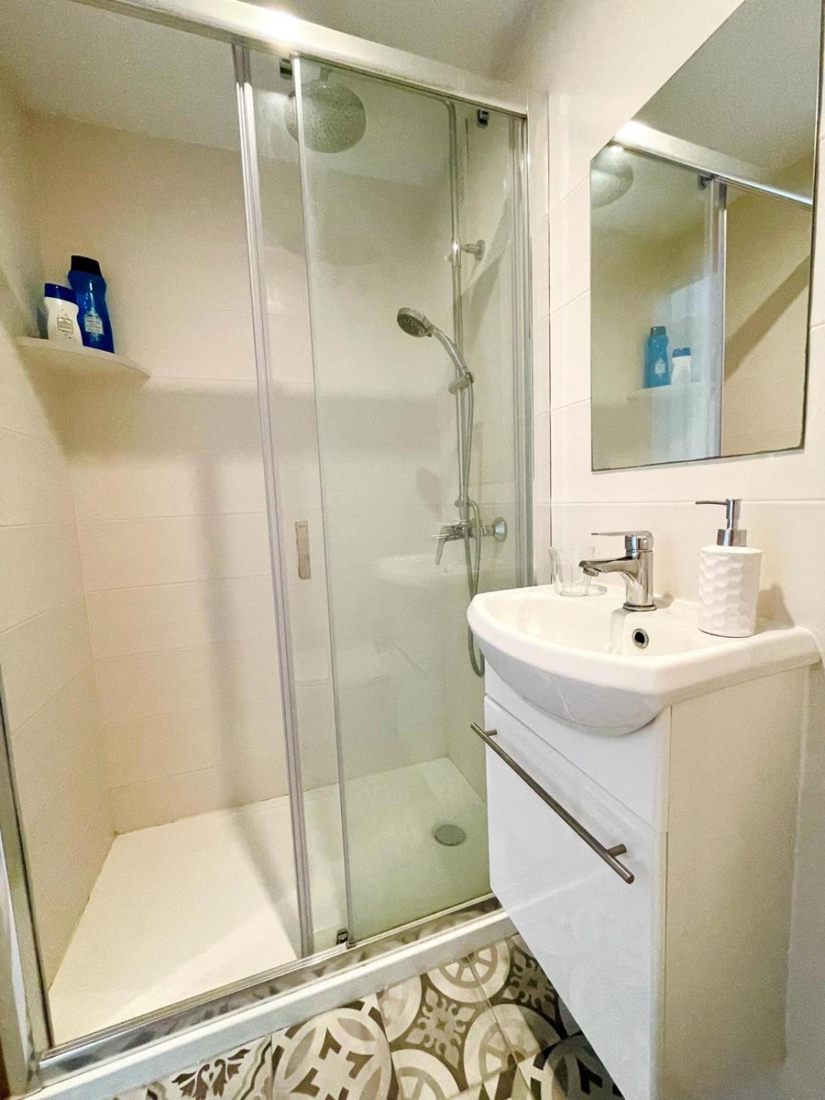 Privatunterkunft Ensuite Double With Sea View In A Shared In The Centre Of Santa Eularia - Close To The Beach