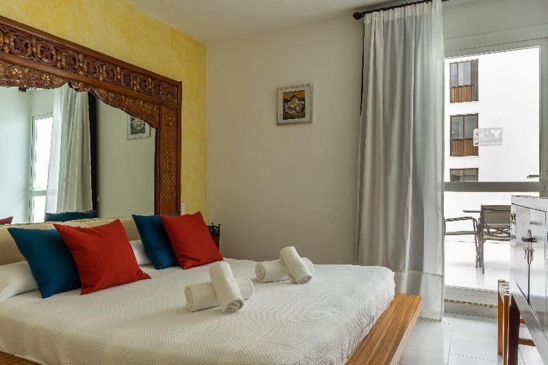 Cel Blau Santa Eularia des Riu