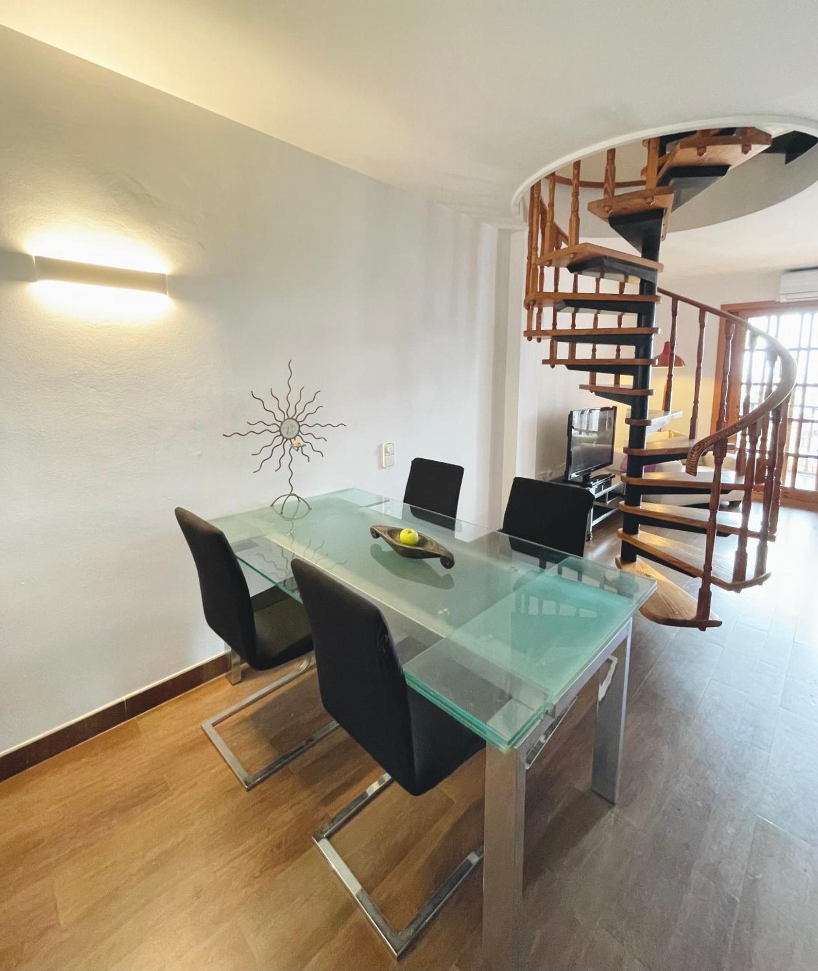 Guest house Lovely Ensuite Double In Shared In The Centre Of Santa Eularia - Close To The Beach, Shops, Bars And Restaurants *