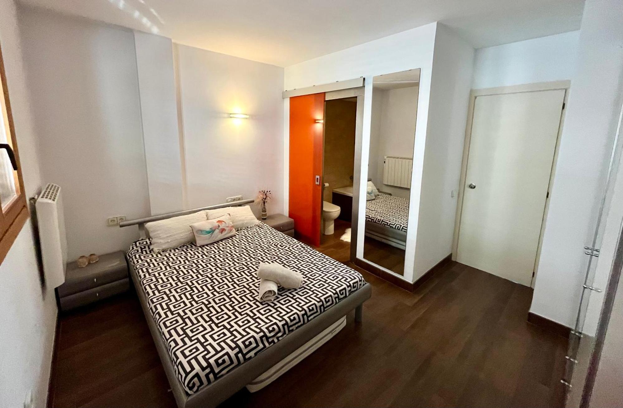 Guest house Lovely Ensuite Double In Shared In The Centre Of Santa Eularia - Close To The Beach, Shops, Bars And Restaurants