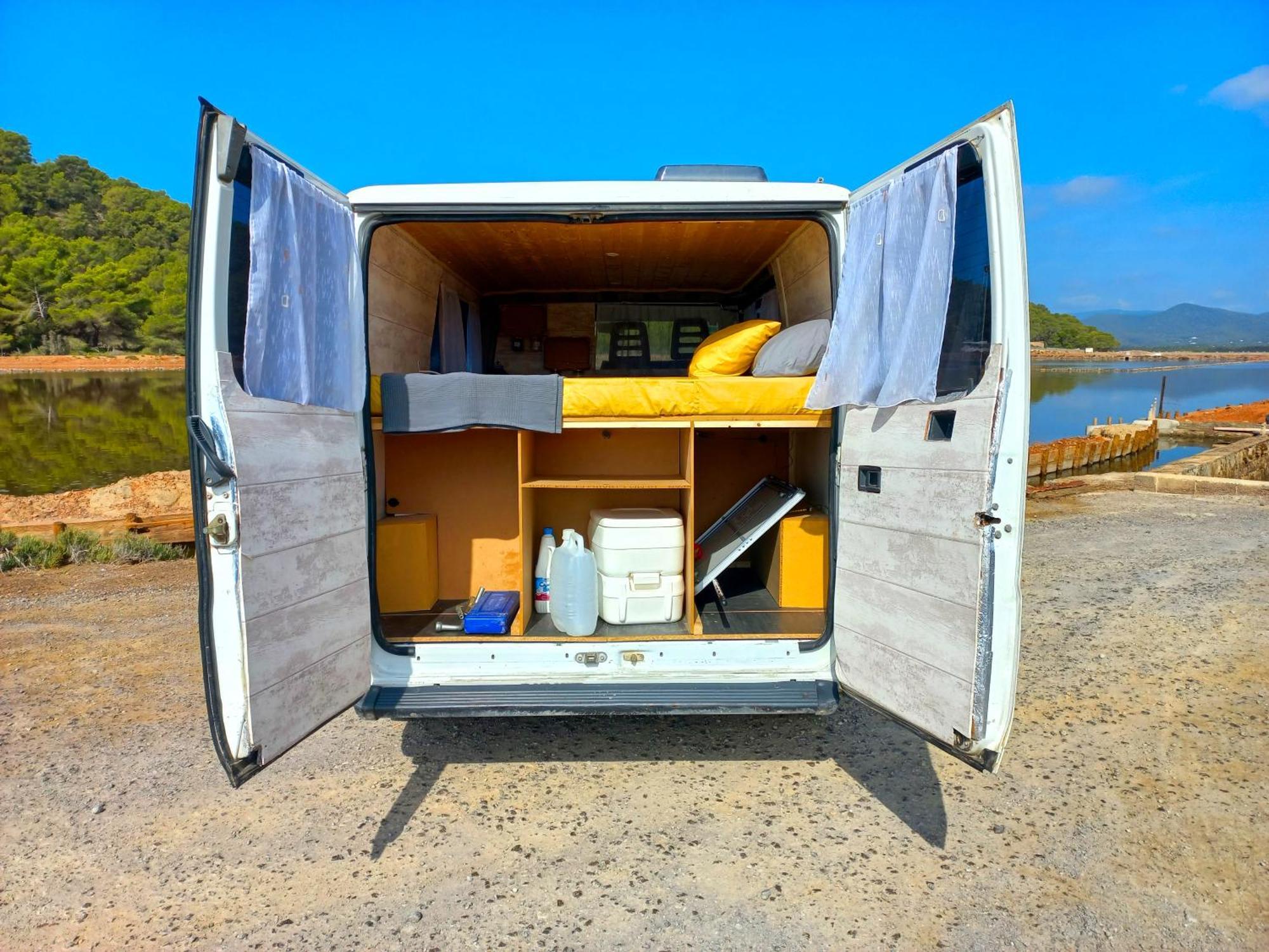Campsite Camper Van Ibiza 1 *