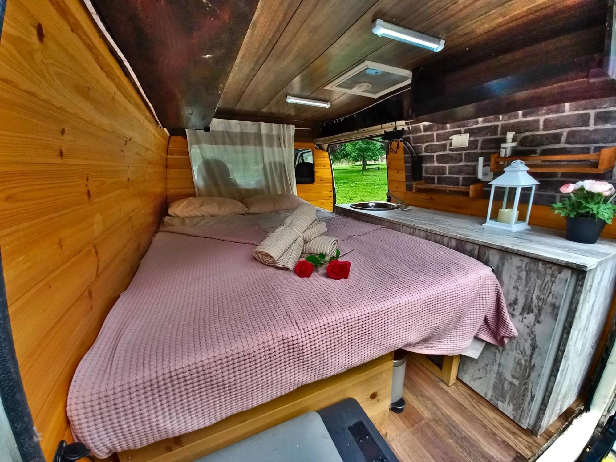 Campsite Camper Van Ibiza 1 *