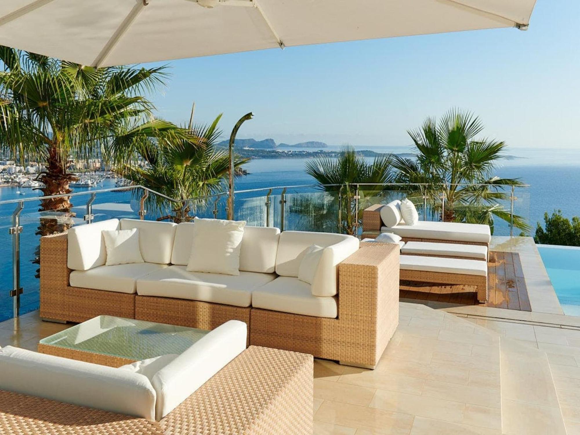 Lavish With Infinity Pool And Views Villa Santa Eularia des Riu