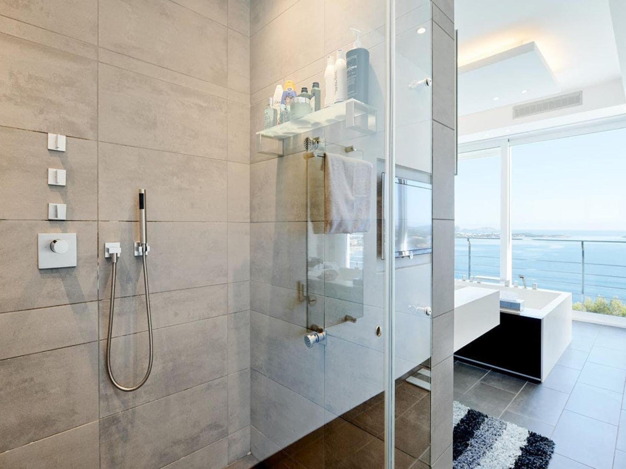 Villa Lavish With Infinity Pool And Views Santa Eularia des Riu