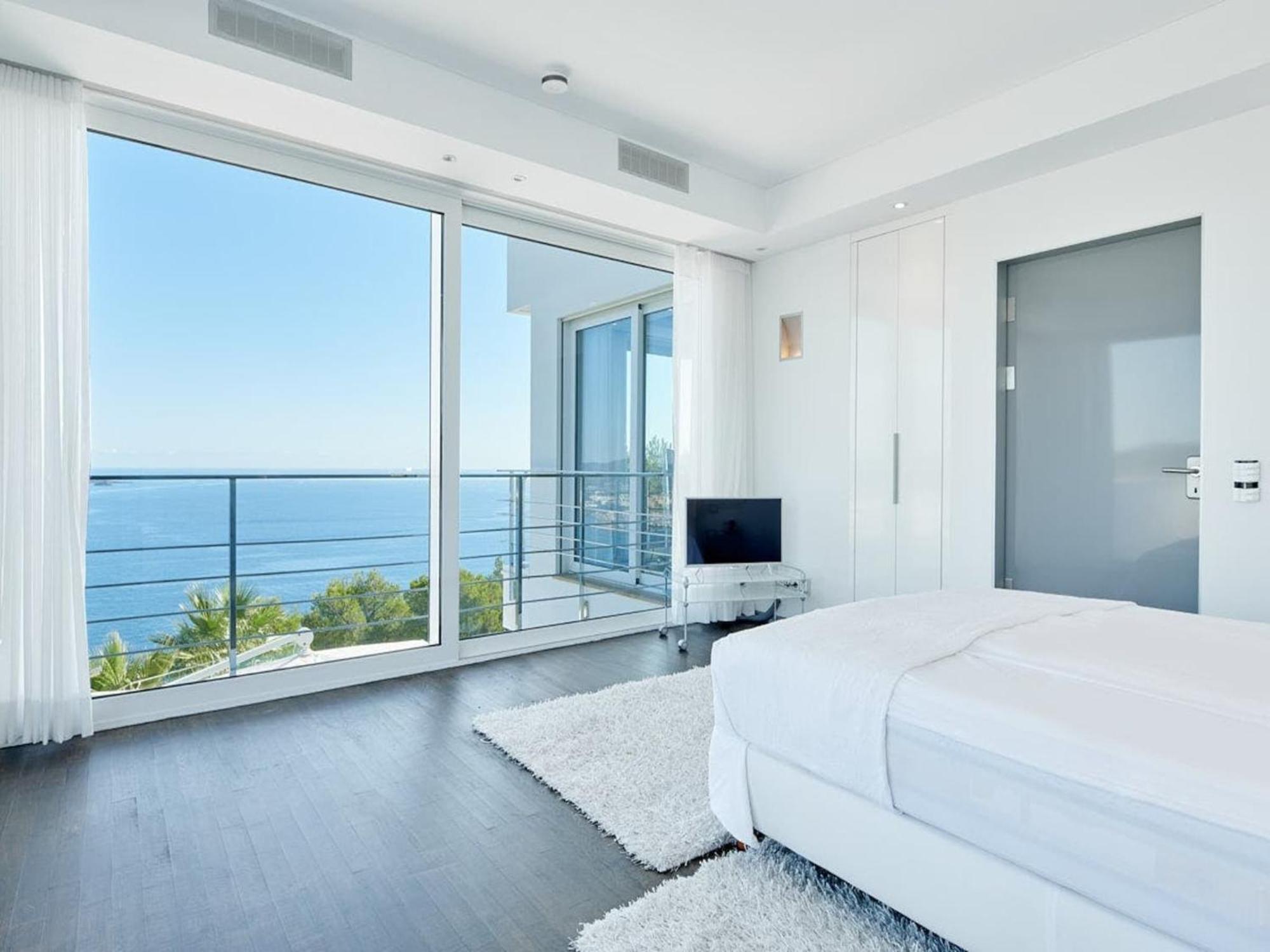 Lavish With Infinity Pool And Views Villa Santa Eularia des Riu