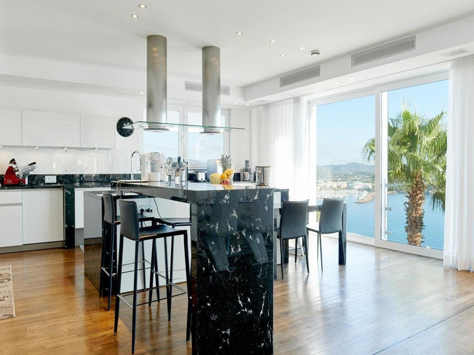Villa Lavish With Infinity Pool And Views Santa Eularia des Riu