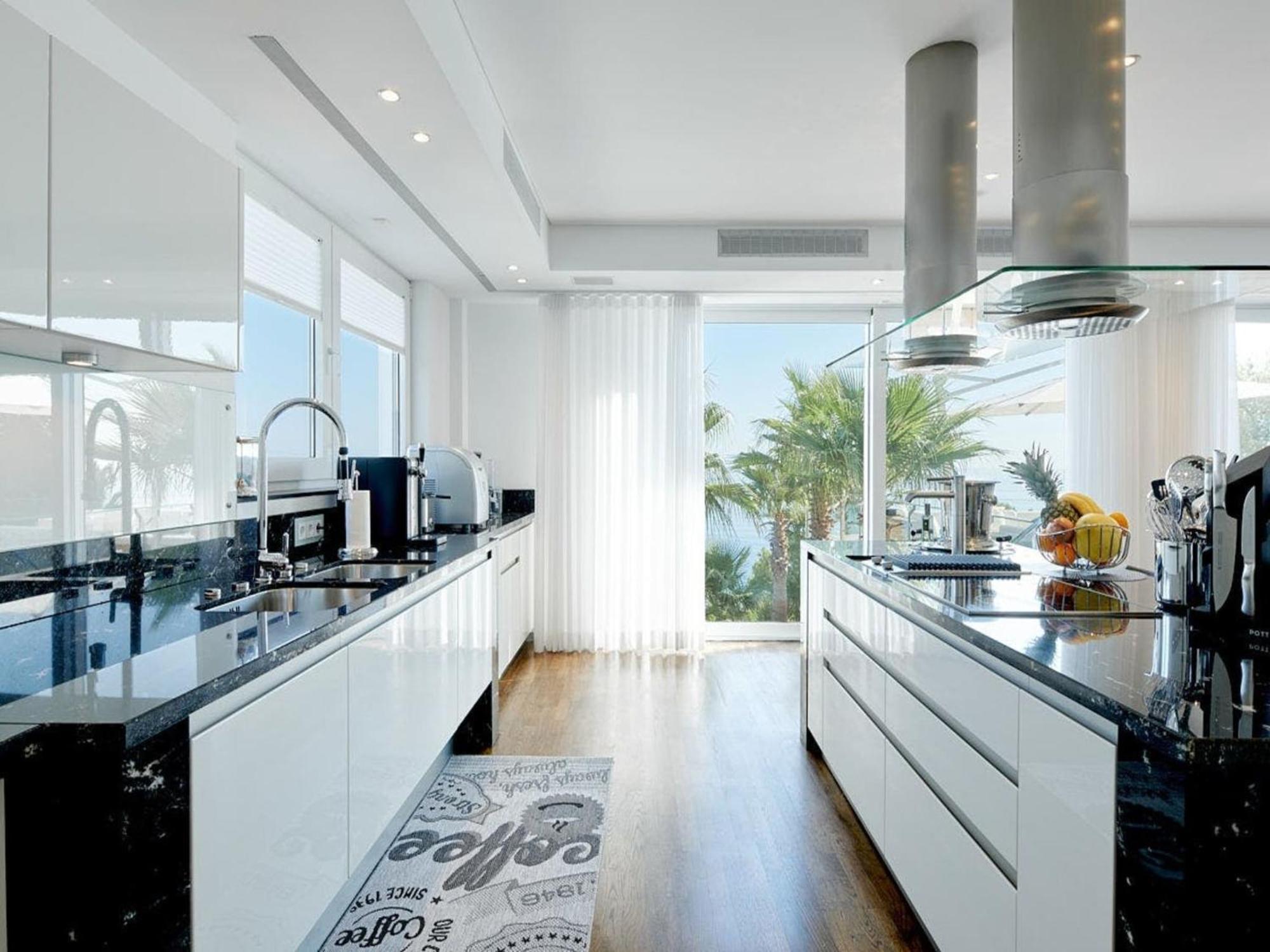 Lavish With Infinity Pool And Views * Santa Eularia des Riu