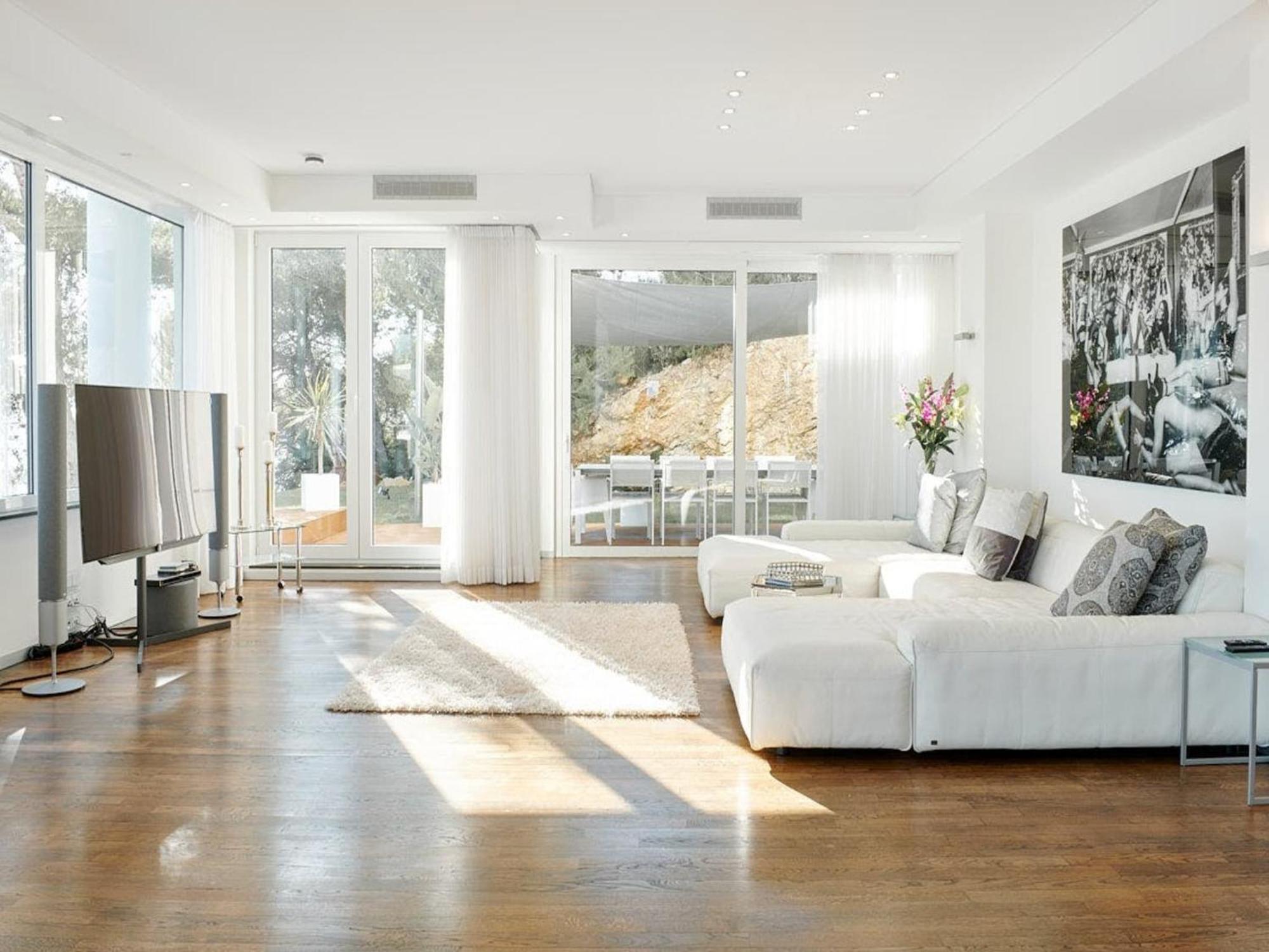 Lavish With Infinity Pool And Views Villa