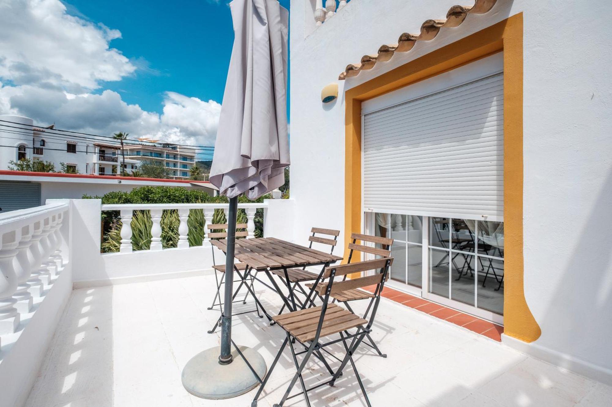 Alba Villa Santa Eulalia del Río