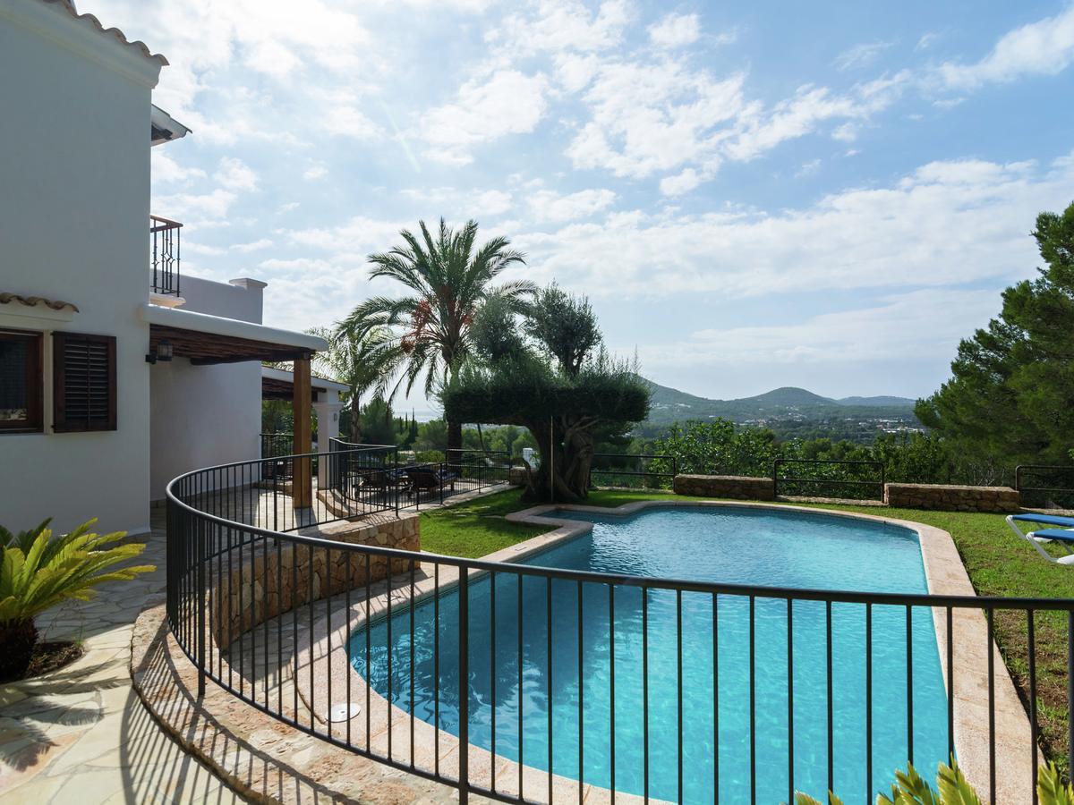 Cozy In With Private Pool Santa Eularia des Riu