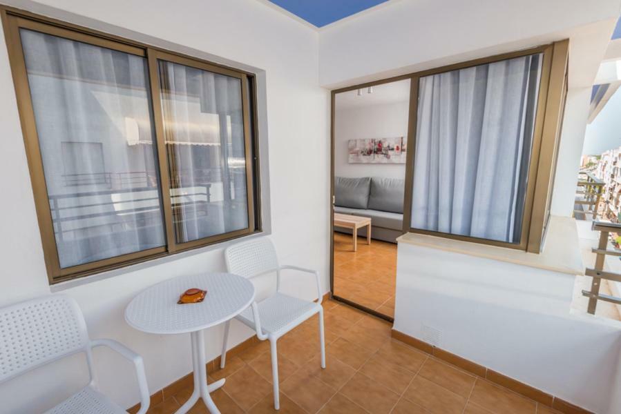 Niko Santa Eularia des Riu