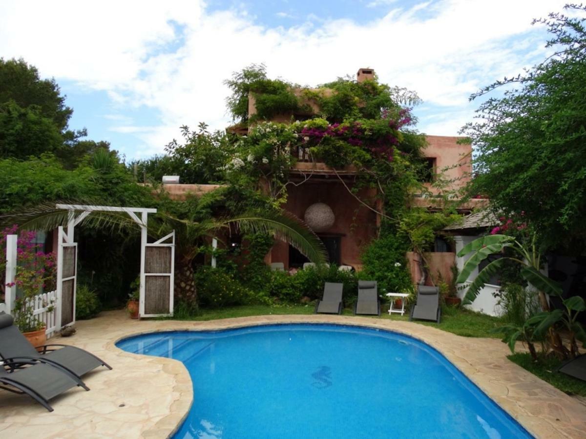 Eden Villa *