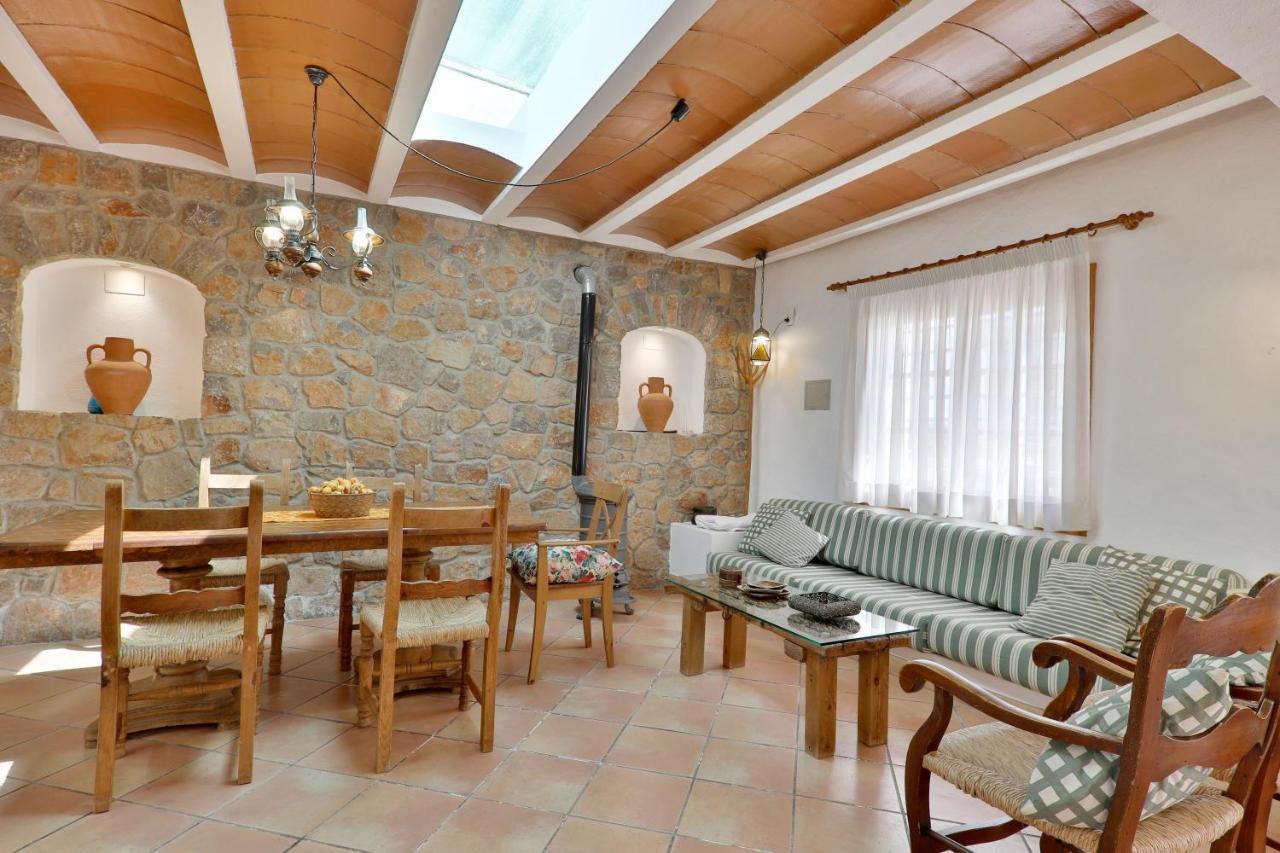 Caseres Villa Santa Eulalia del Río