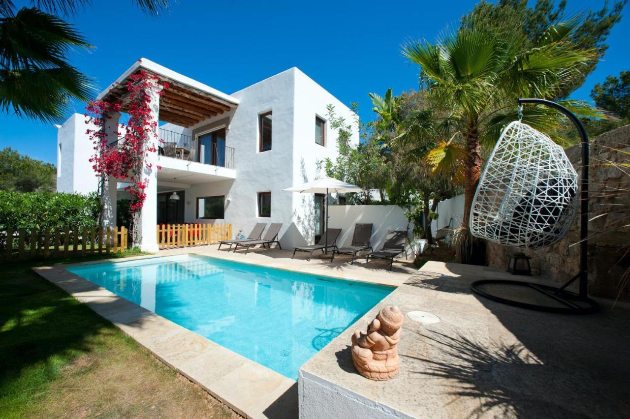 Rent This Luxury With Private Pool, Ibiza 1059 Villa