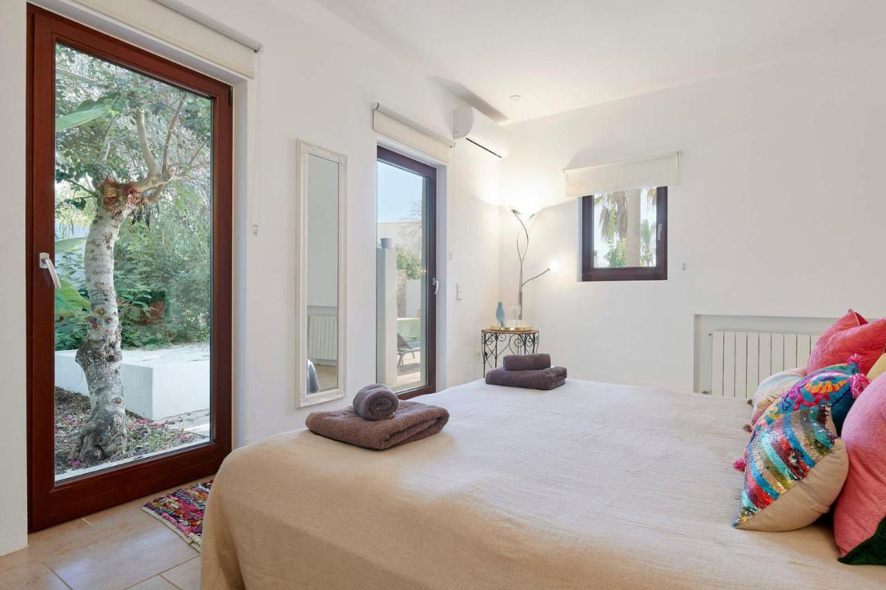 Rent This Luxury With Private Pool, Ibiza 1059 Villa