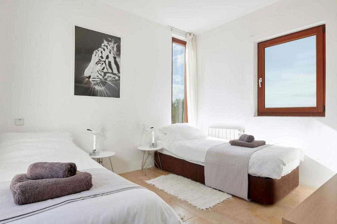 Rent This Luxury With Private Pool, Ibiza 1059 *