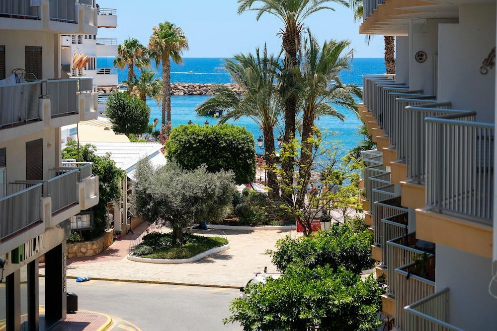 S'alamera & Santa Eularia des Riu