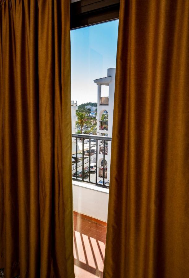 Y Santa Eulalia Santa Eulària des Riu