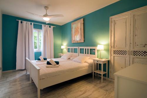 Apartahotel Acora Ibiza 3*